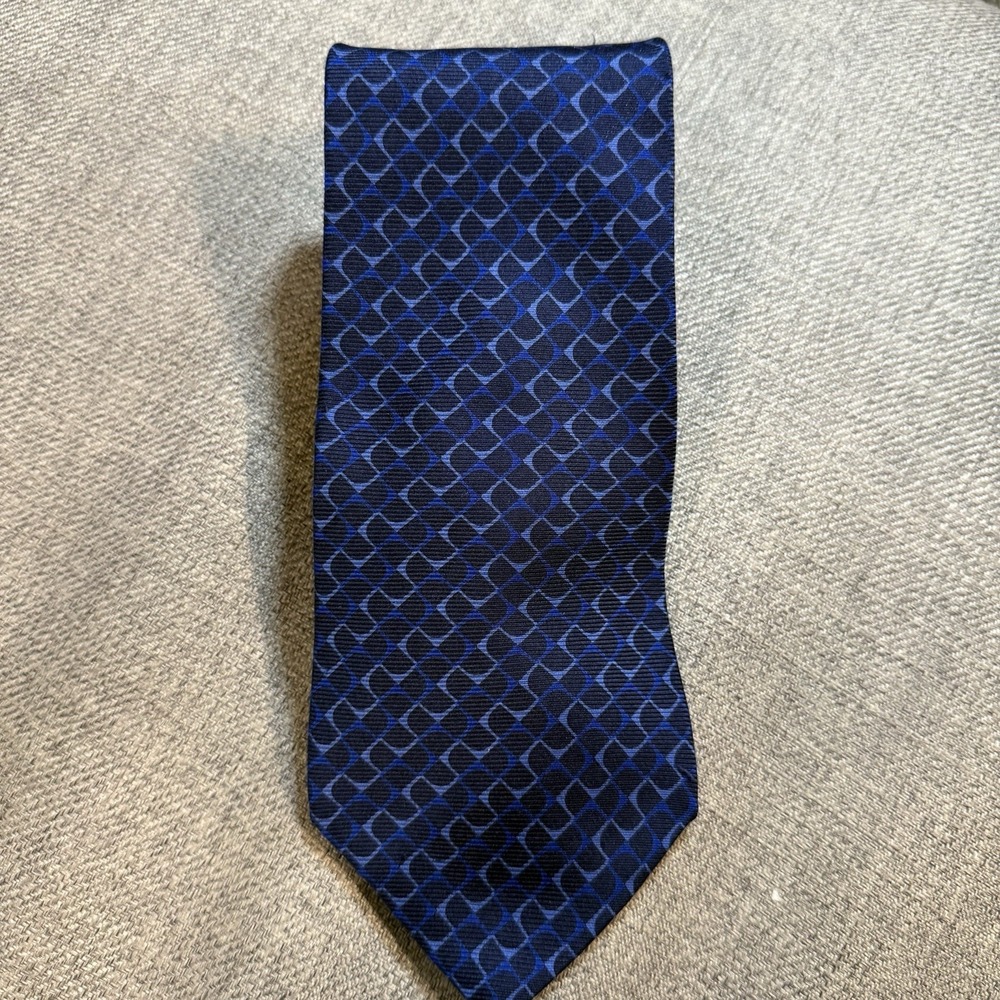 Tommy Hilfiger 100% Silk Blue Geometric Necktie Made in USA Italy Print